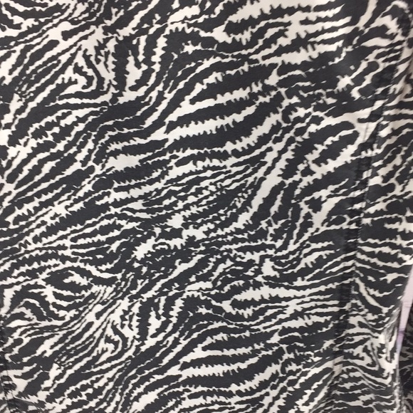 Animal Print Long Sleeve Button Front Top Size XL - Picture 6 of 8